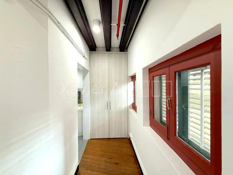 Office for Rent in  Sinsov Building - Image 3